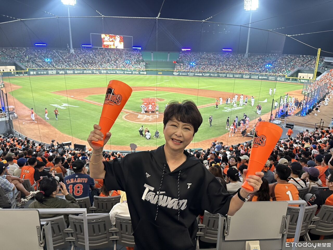 亞太球場首戰爆滿卻卡網 陳亭妃、陳怡珍要求全面改善通訊品質