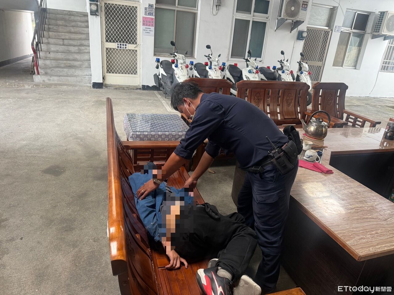 男子酒醉倒臥車道險象環生 太麻里警即時救援化解危機