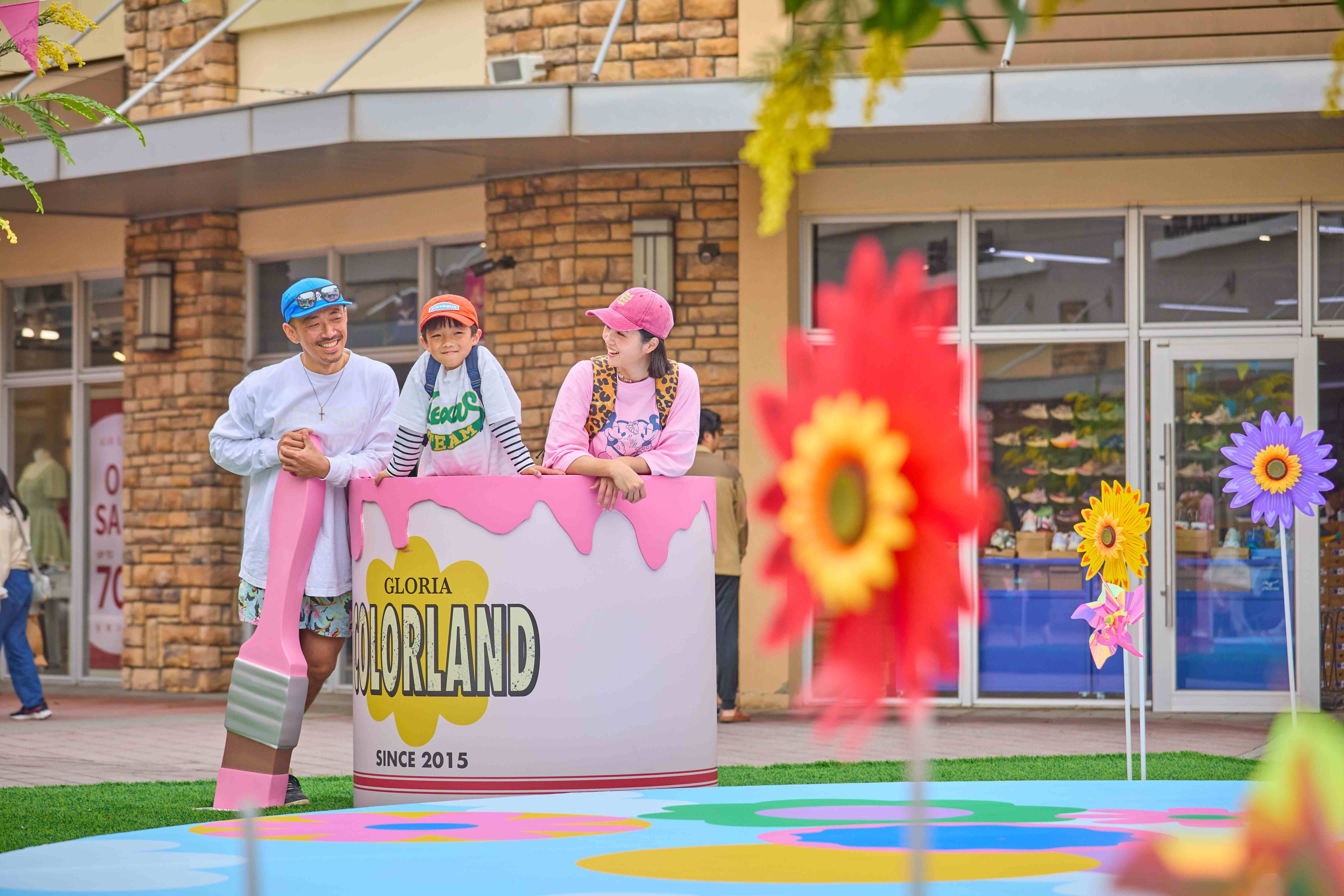 ▲兒童節華泰名品城變身巨型樂園，宏匯廣場泰服體驗免費拍。（圖／業者提供）