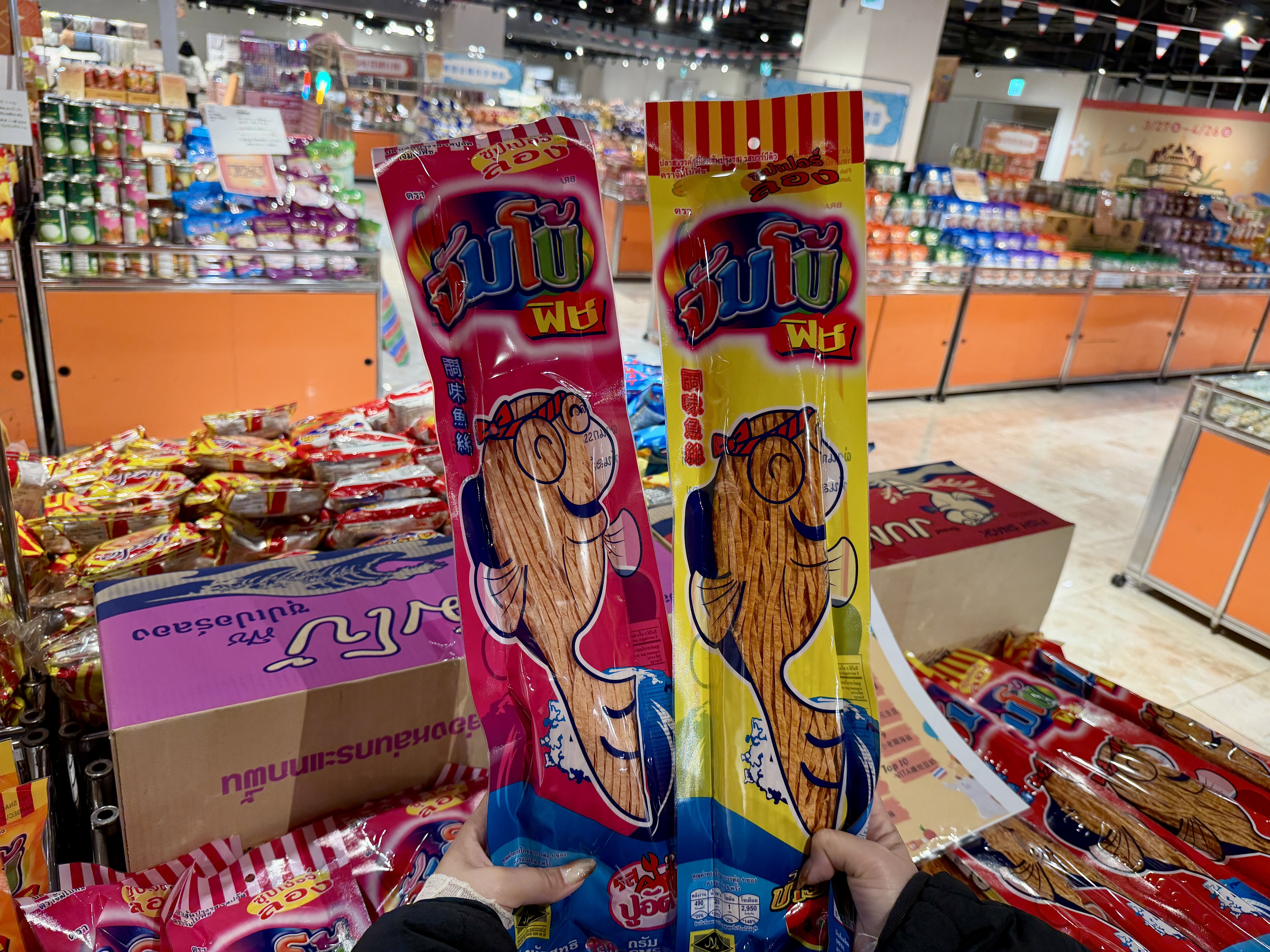 ▲兒童節華泰名品城變身巨型樂園，宏匯廣場泰服體驗免費拍。（圖／業者提供）