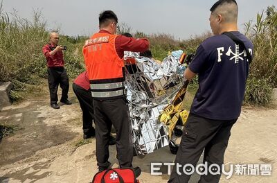 快訊／萬板大橋驚傳落水！　機智釣客聞求救聲「急抱保溫箱」下水