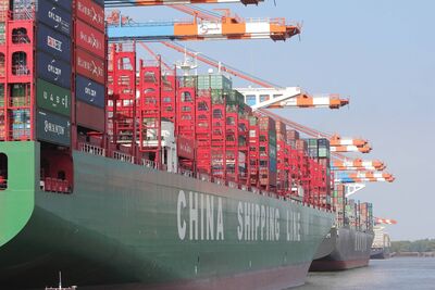 兩艘香港籍滯留貨櫃輪過荷姆茲海峽　吃水深度較淺推估「貨物不多」