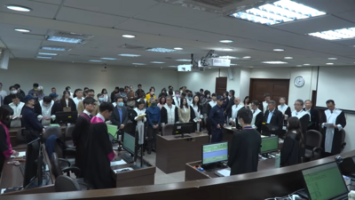 柯文哲飛輪收300萬辯轉交　檢方吐槽：勉強算自行「車手」