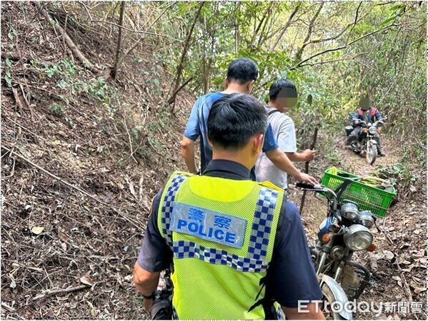 ▲潮州警方會同消防、義消棚集山救援。（圖／記者陳崑福翻攝）