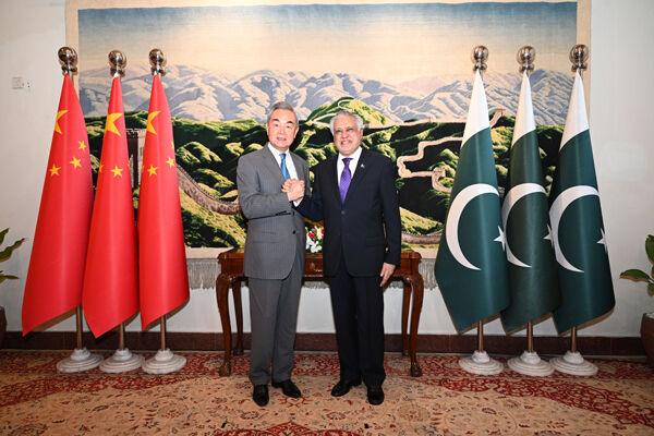 巴基斯坦外長訪北京 陸外交部:將就伊朗局勢加強溝通