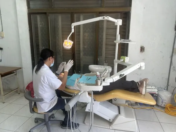 ▲▼台東東河鄉的行動牙科，每週一次為民眾診療。（圖／余尚儒醫師提供）