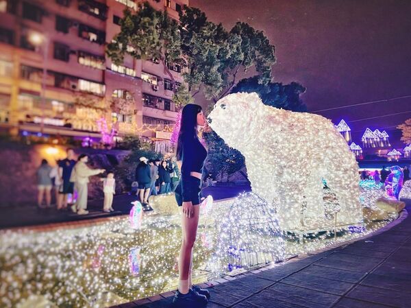 ▲2026中港光雕現場民眾絡繹不絕。（圖／新北市水利局提供）