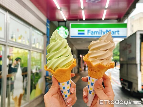 ▲▼全家推出全新Fami!ce霜淇淋「日式甜醬油」與「山葵風味」。（圖／業者提供）