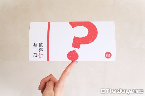 ▲▼亞尼克YTM（蛋糕販賣機）限定「生乳捲驚喜盲盒」回歸，同步推出全新獵奇「玉米濃湯三色豆生乳捲」。（圖／亞尼克提供）