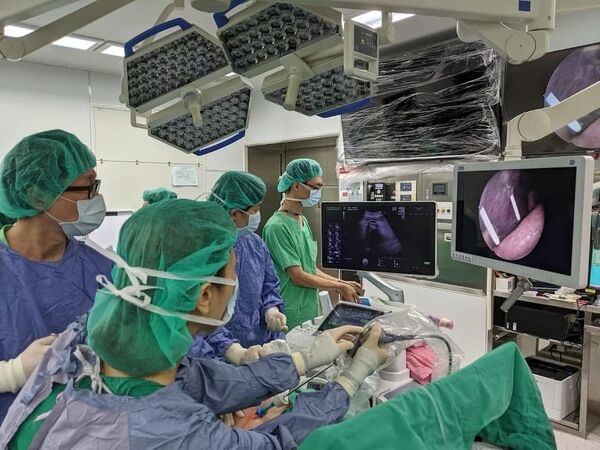 ▲▼長庚結合強大的多專科團隊合作，寫下國內胎兒治療新紀錄。（圖／長庚醫院提供）