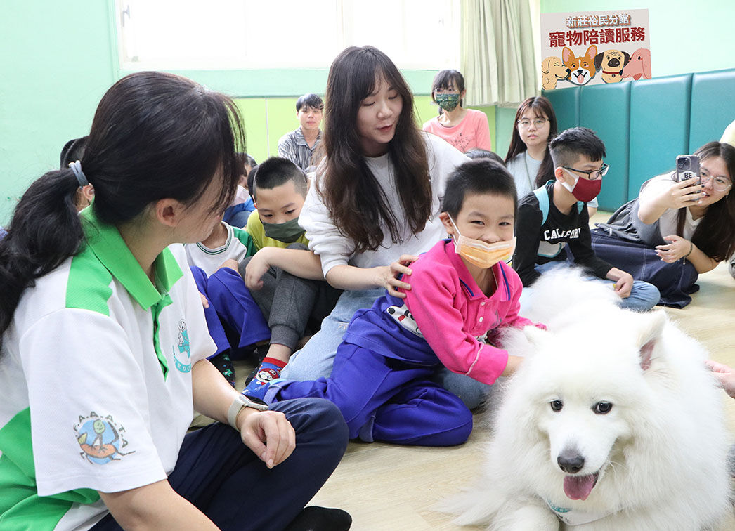 新北市圖推「寵物陪伴閱讀」 療癒特教童學習體驗