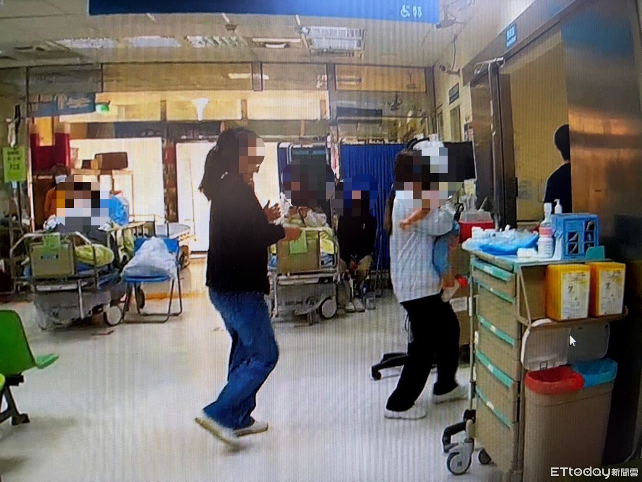 高雄1歲女童高燒全身抽搐!特警鳴笛逆向開道3分鐘到醫院