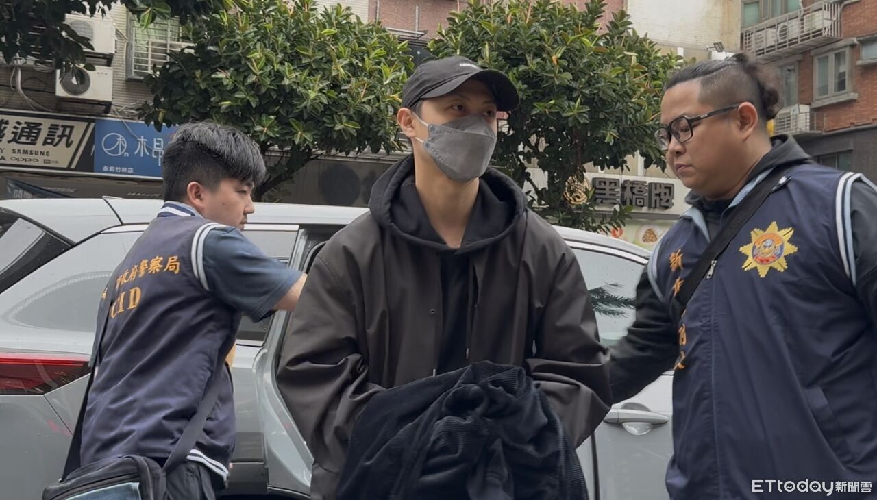 快訊/王子捲閃兵案一大早遭拘捕! 雙手上銬抵警局畫面曝光