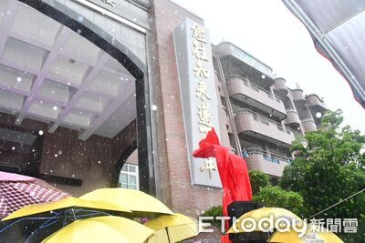 東石高中百年校慶 廊柱揭牌彰顯文化底蘊
