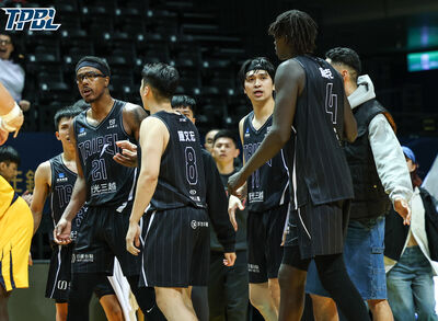 戰神克服19比0開局落後逆襲特攻保生機　威力斯28分還加碼再見火鍋