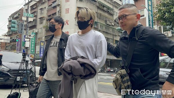 ▲▼超跑網紅邵凱宏也涉入閃兵案，稍早到案接受調查。（圖／記者陸運陞攝）