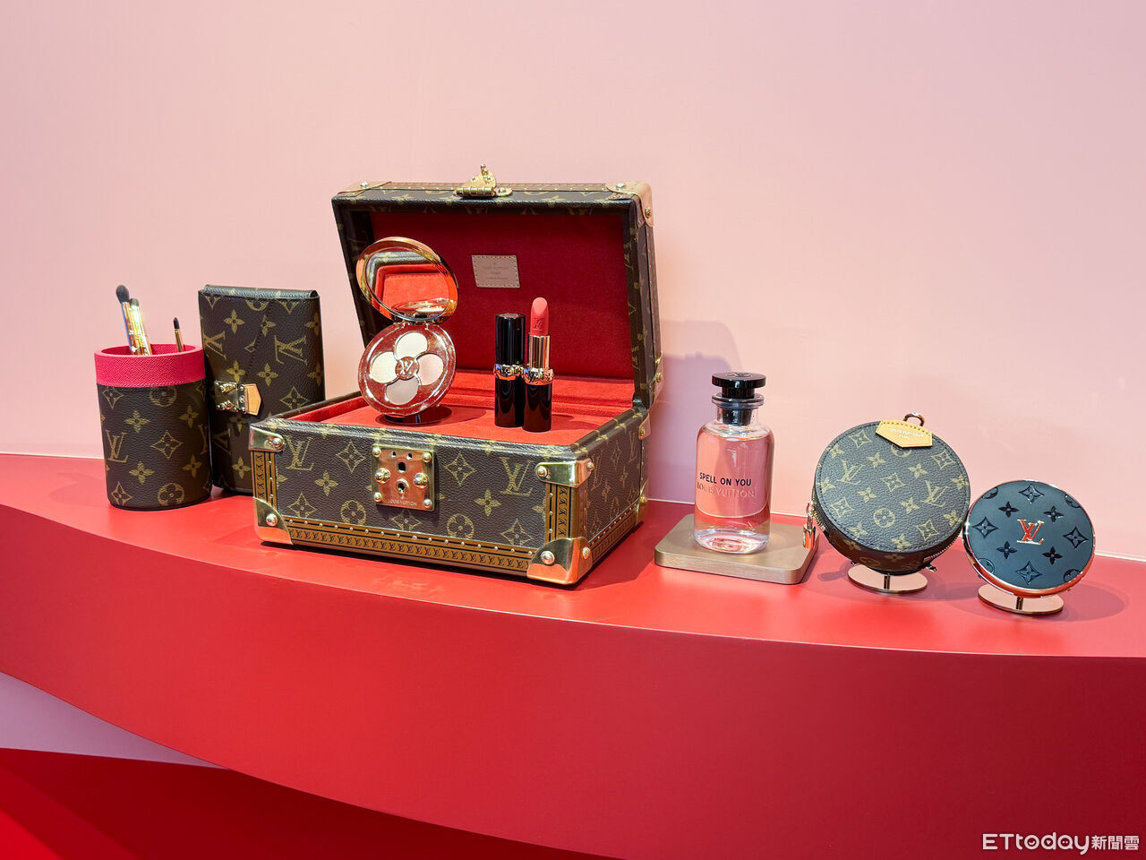 Louis Vuitton,彩妝,唇膏,眼影,精品,美妝,嬌蘭 。（圖／記者李薇攝）