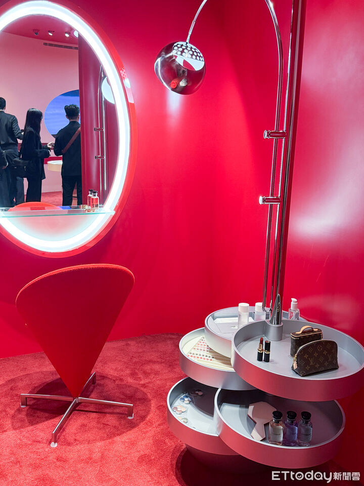 Louis Vuitton,彩妝,唇膏,眼影,精品,美妝,嬌蘭 。（圖／記者李薇攝）