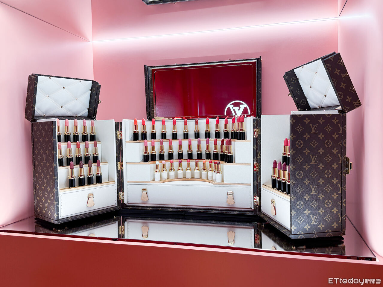 Louis Vuitton,彩妝,唇膏,眼影,精品,美妝,嬌蘭 。（圖／記者李薇攝）