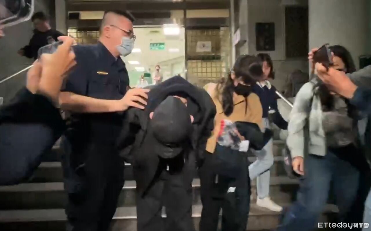 快訊/王子湊到50萬交保 「90度鞠躬」道歉離開地檢署