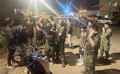 還跑！3失聯移工搭賓士被攔「跳車狂奔」　軍警聯手全部抓回