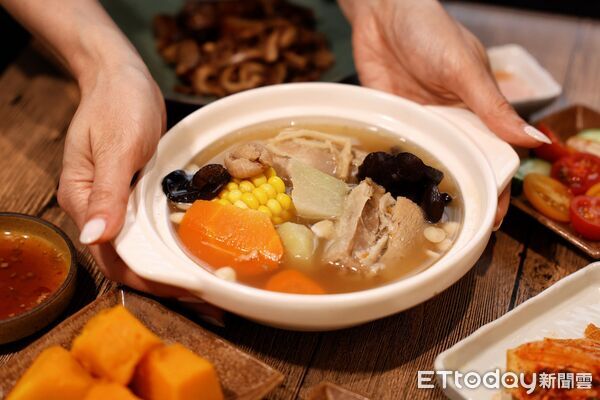 ▲名廚林明健打造港式養生煲湯品牌「好好養湯」進駐春大直。（圖／業者提供）