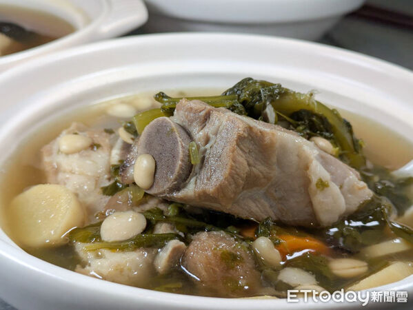 ▲名廚林明健打造港式養生煲湯品牌「好好養湯」進駐春大直。（圖／記者黃士原攝）