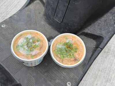 塑膠袋要加1元！阿公買2碗麵線糊「雙腳夾回家」...議員看傻眼