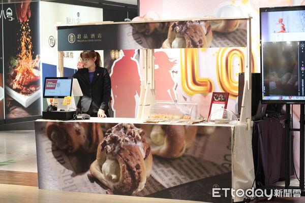 ▲君品經典肉桂捲快閃東森廣場K區地下街　。（圖／記者黃士原攝）