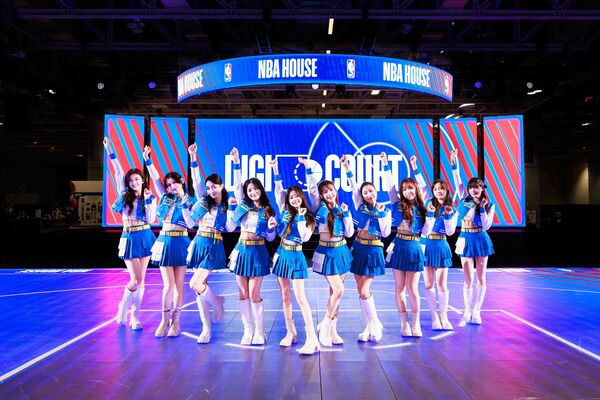 ▲宇宙啦啦隊將夢幻聯手NBA太陽啦啦隊，在5日板橋限定互動登場。（圖／緯來提供）