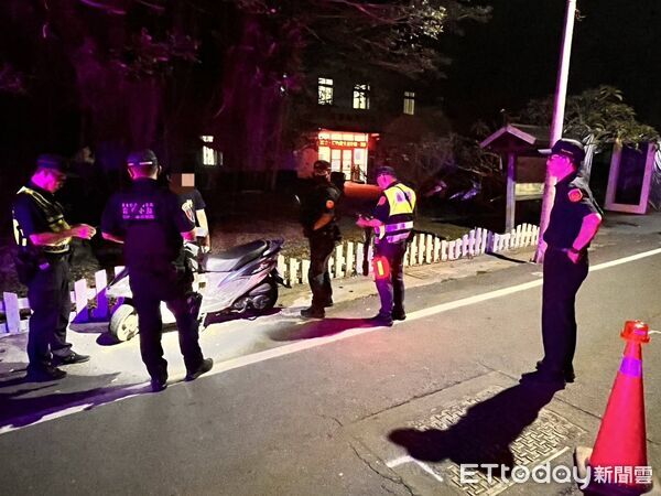 ▲東港警方小琉球執行臨檢勤務。（圖／記者陳崑福翻攝）