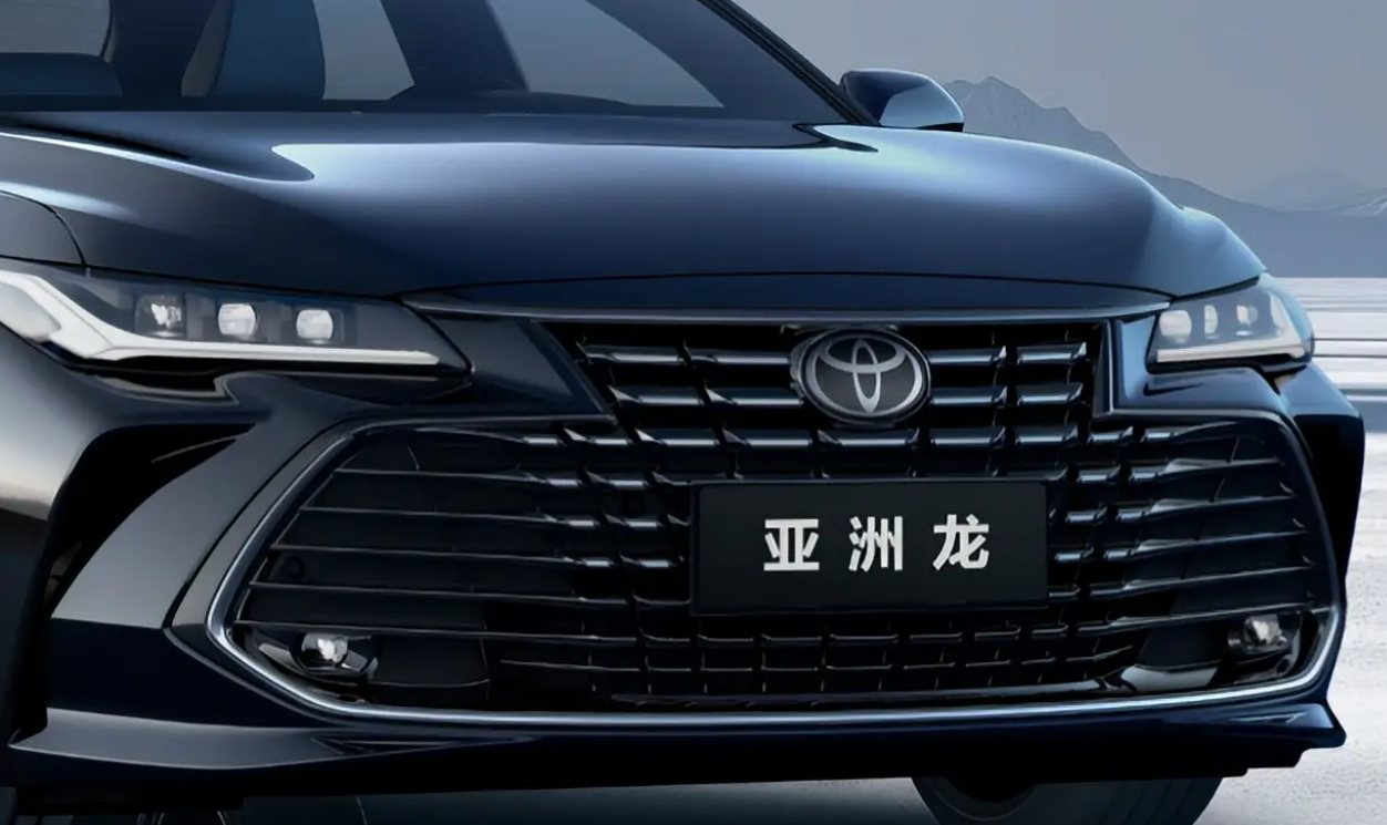 ▲TOYOTA Avalon於大陸推出帥氣黑化特仕車！（圖／翻攝自TOYOTA）
