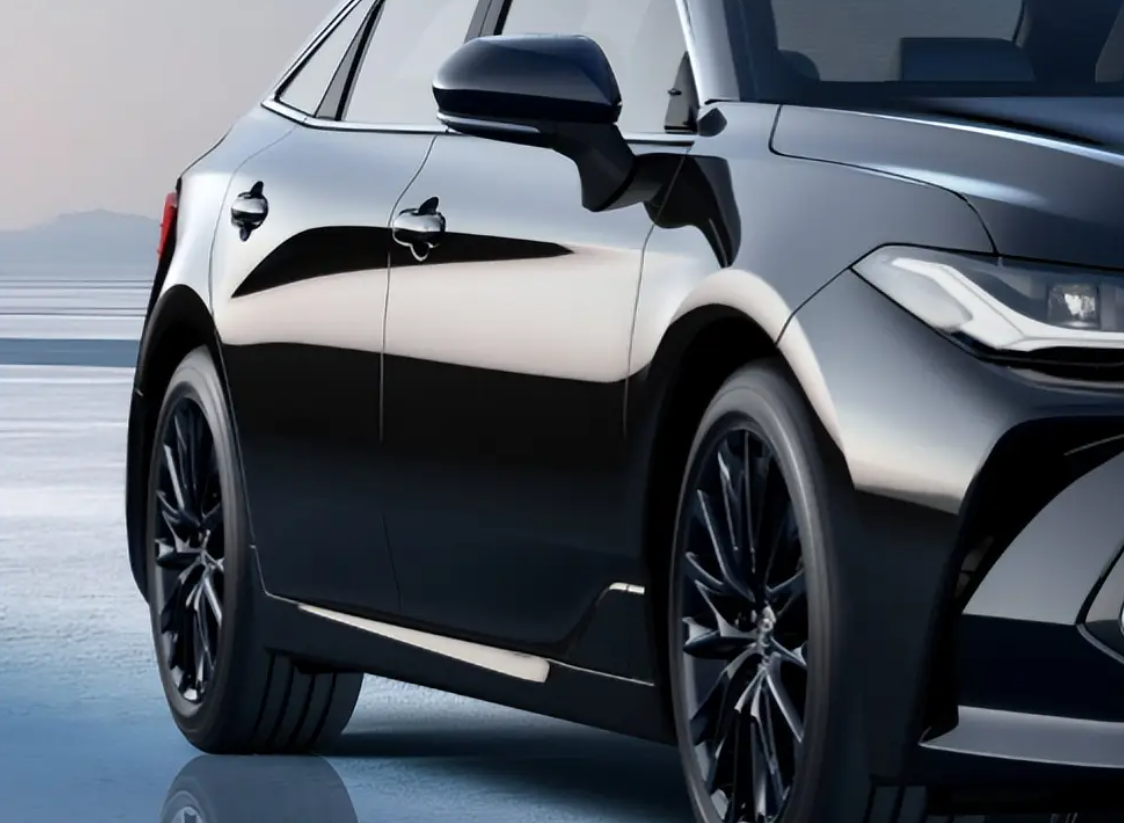 ▲TOYOTA Avalon於大陸推出帥氣黑化特仕車！（圖／翻攝自TOYOTA）