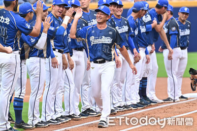 富邦悍將主場開幕戰吸金1500萬！11600人滿場