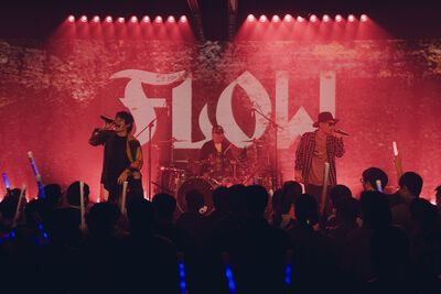 人氣樂團飆唱《火影》神曲　台下天菜男狂揮螢光棒⋯竟是柯震東