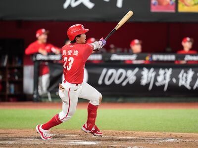 劉俊緯8下追平轟、朱育賢斷棒再見安　味全龍5比4逆轉退台鋼