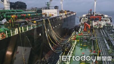 大甲外海2外籍船「詭異合體」疑非法駁油　海巡強勢攔查登檢