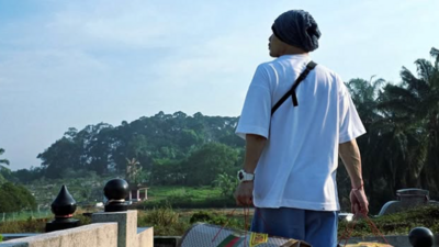 黃明志「提超狂祭品」回老家！認：花了幾百萬  現身墓園全被拍