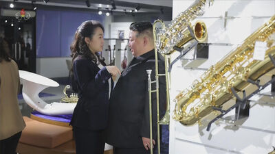 金主愛「戳胸」金正恩！官媒曝父女親密互動　為白頭四代接班鋪路