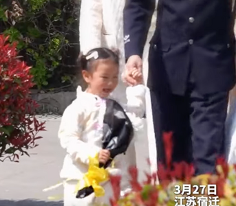 3歲孫女與「29歲」爺爺首次團圓　1家2代警察情！5歲幼子繼承父志