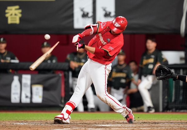 ▲朱育賢斷棒再見安。（圖／味全龍）