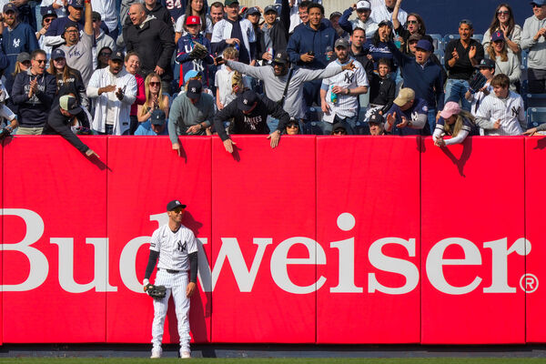 ▲貝林傑（Cody Bellinger）神反應美技接殺　賽後也傻眼：我真的只是走運。（圖／達志影像／美聯社）