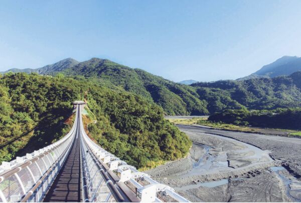 ▲▼山川琉璃吊橋。（圖／屏東縣政府提供）
