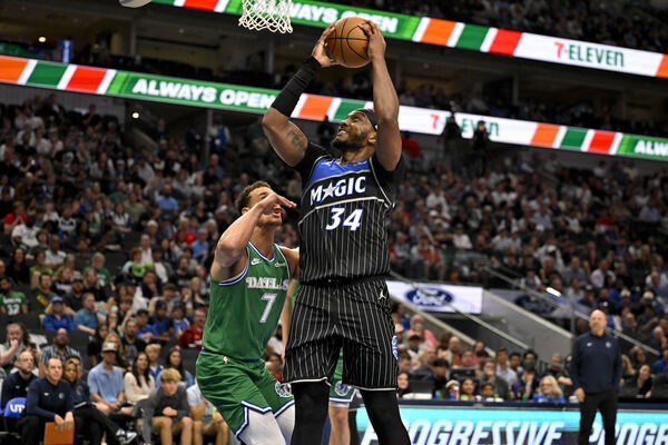▲魔術卡特（Wendell Carter Jr.）28分領軍率隊擊敗獨行俠。（圖／路透）