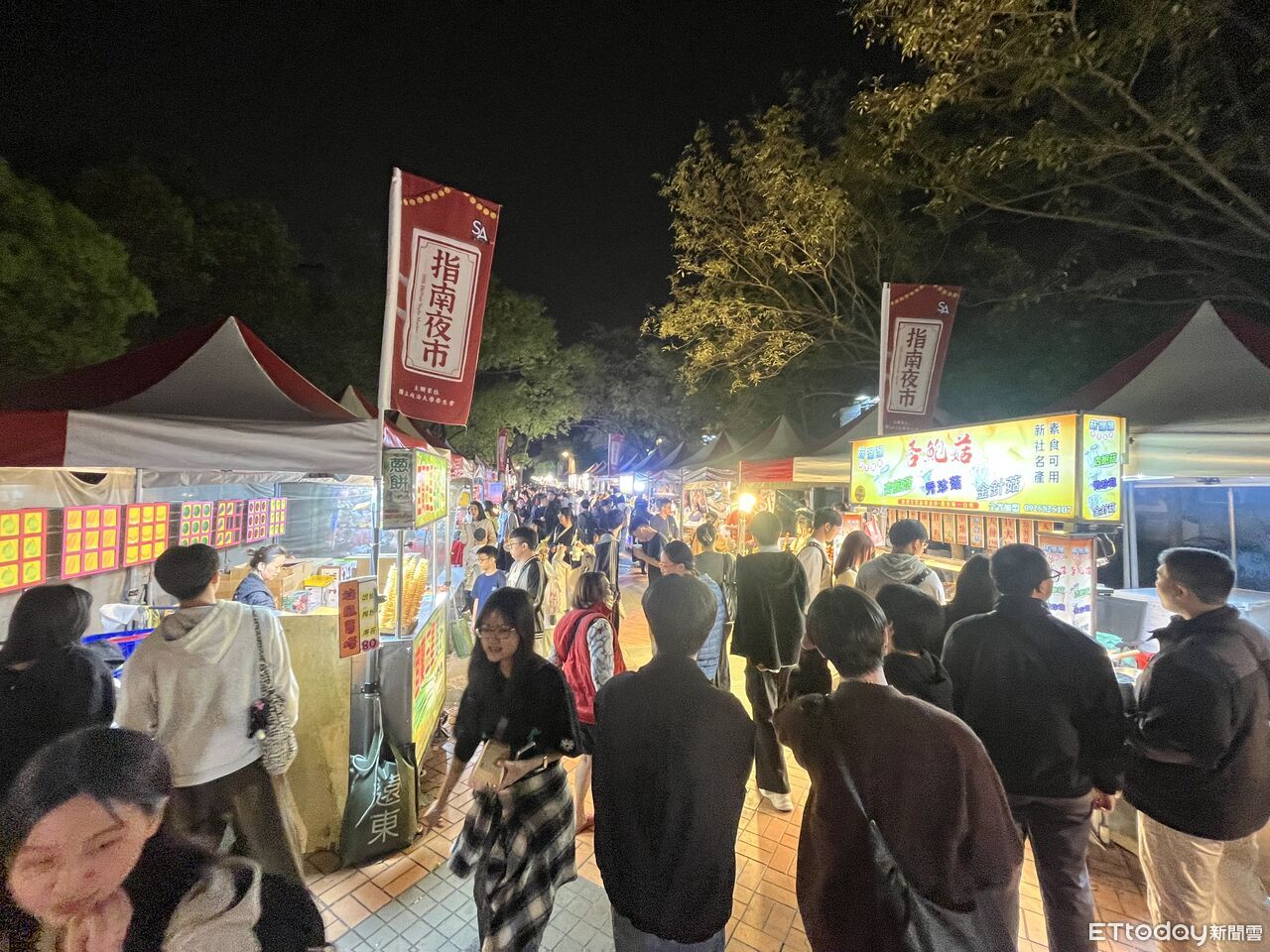 政大首辦「指南夜市」數千人朝聖!網敲碗常態化 校方:審慎評估