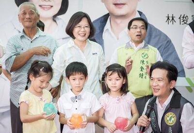 陳佩琪控蔡英文「小豬撲滿」不法　發起人曝過程：只有你們爛帳算不清