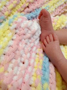 蕭美琴親勾毛線被送同仁愛女　看到可愛小腳丫笑了