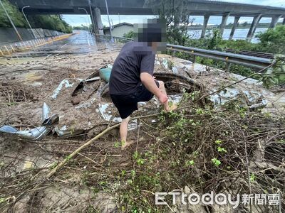 豪雨釀苗9線驚悚落石！轎車路過遭砸扁　幸運駕駛命大赤腳逃