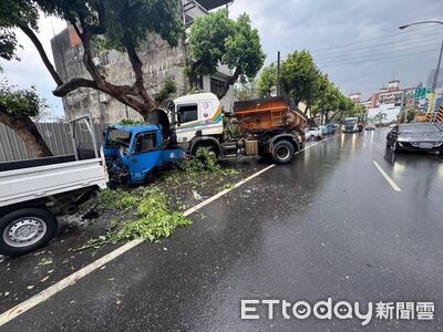疑天雨影響視線!聯結車變換車道連撞7部汽機車 折甘蔗釀一傷