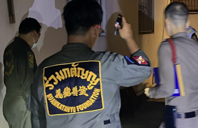 陌生男「滿臉血」索命敲門！泰男貓眼對視嚇瘋　他下秒墜樓臉變形